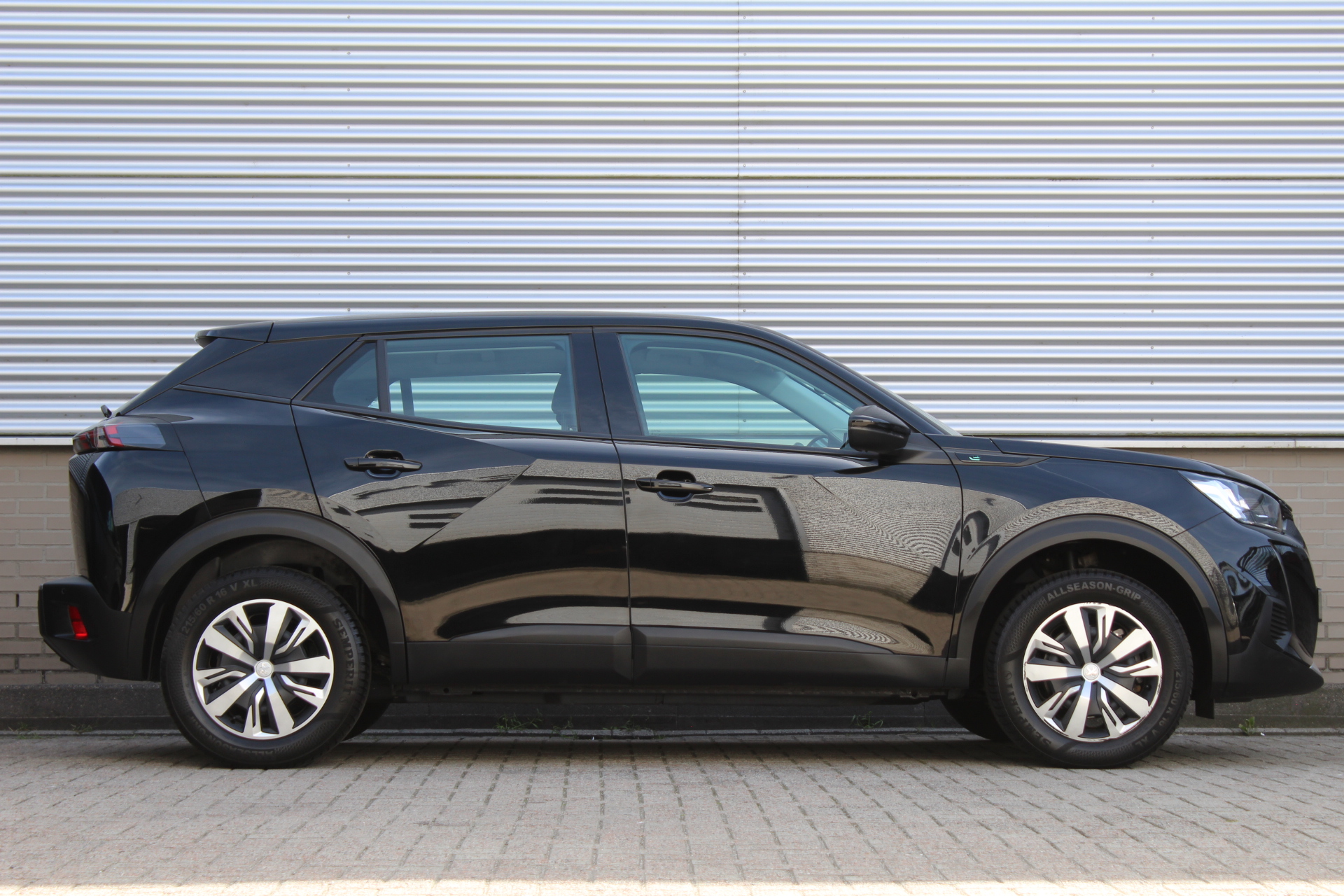 Peugeot e-2008