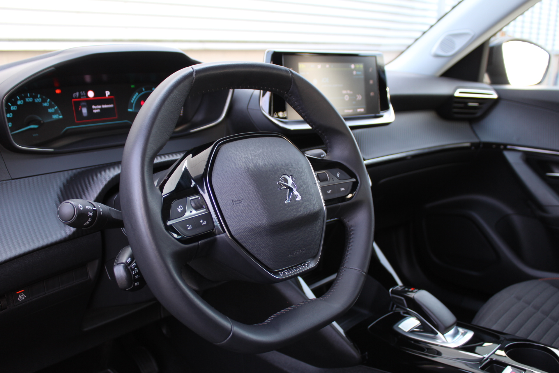 Peugeot e-2008