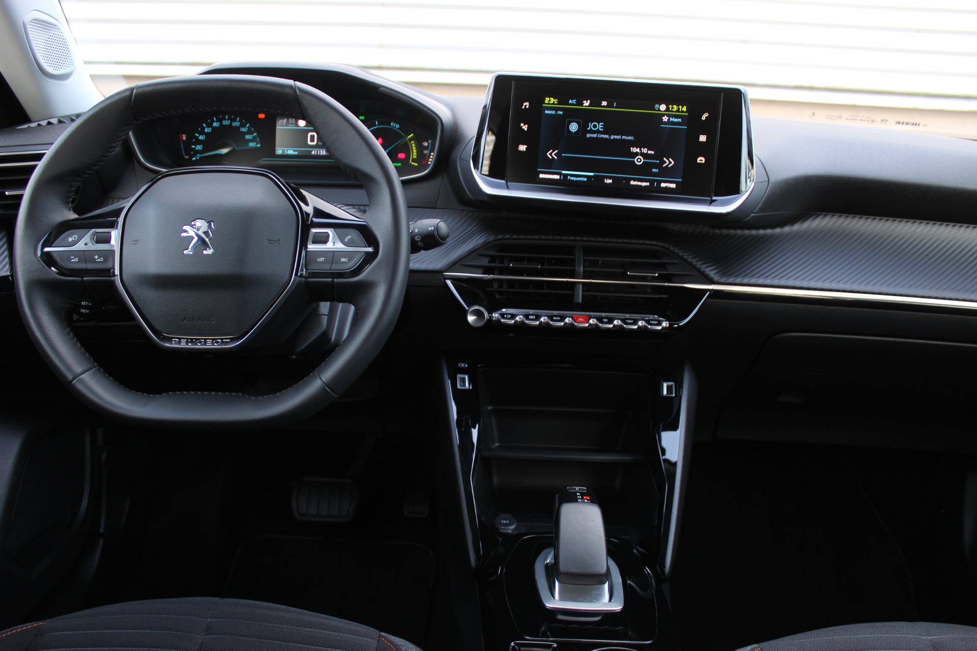 Peugeot e-2008
