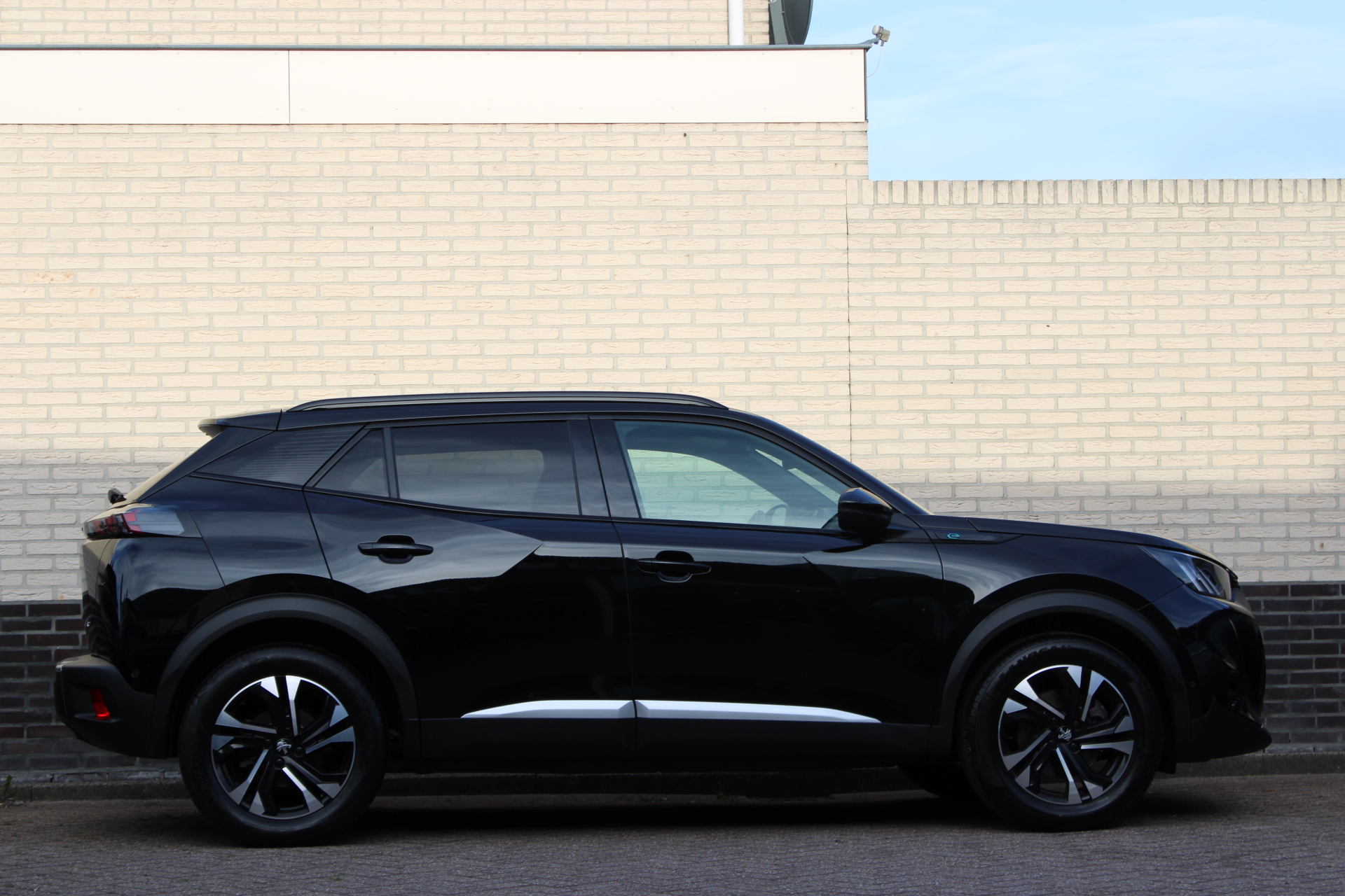 Peugeot e-2008