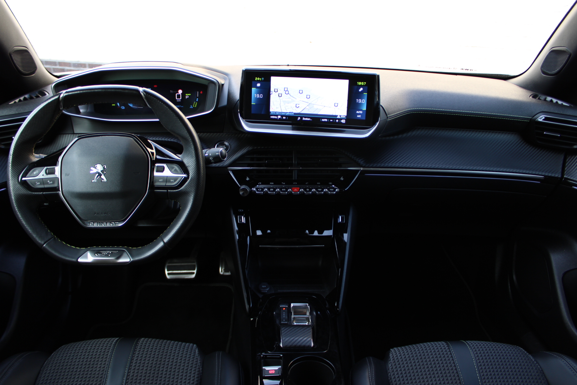Peugeot e-2008