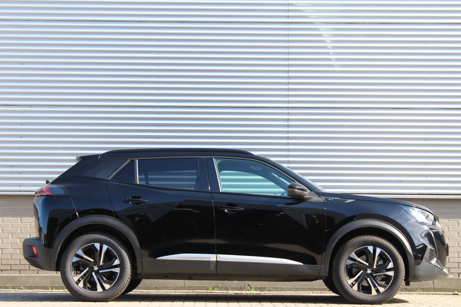 Peugeot e-2008