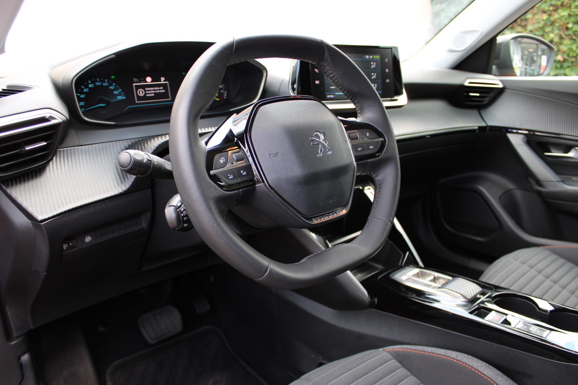 Peugeot e-2008