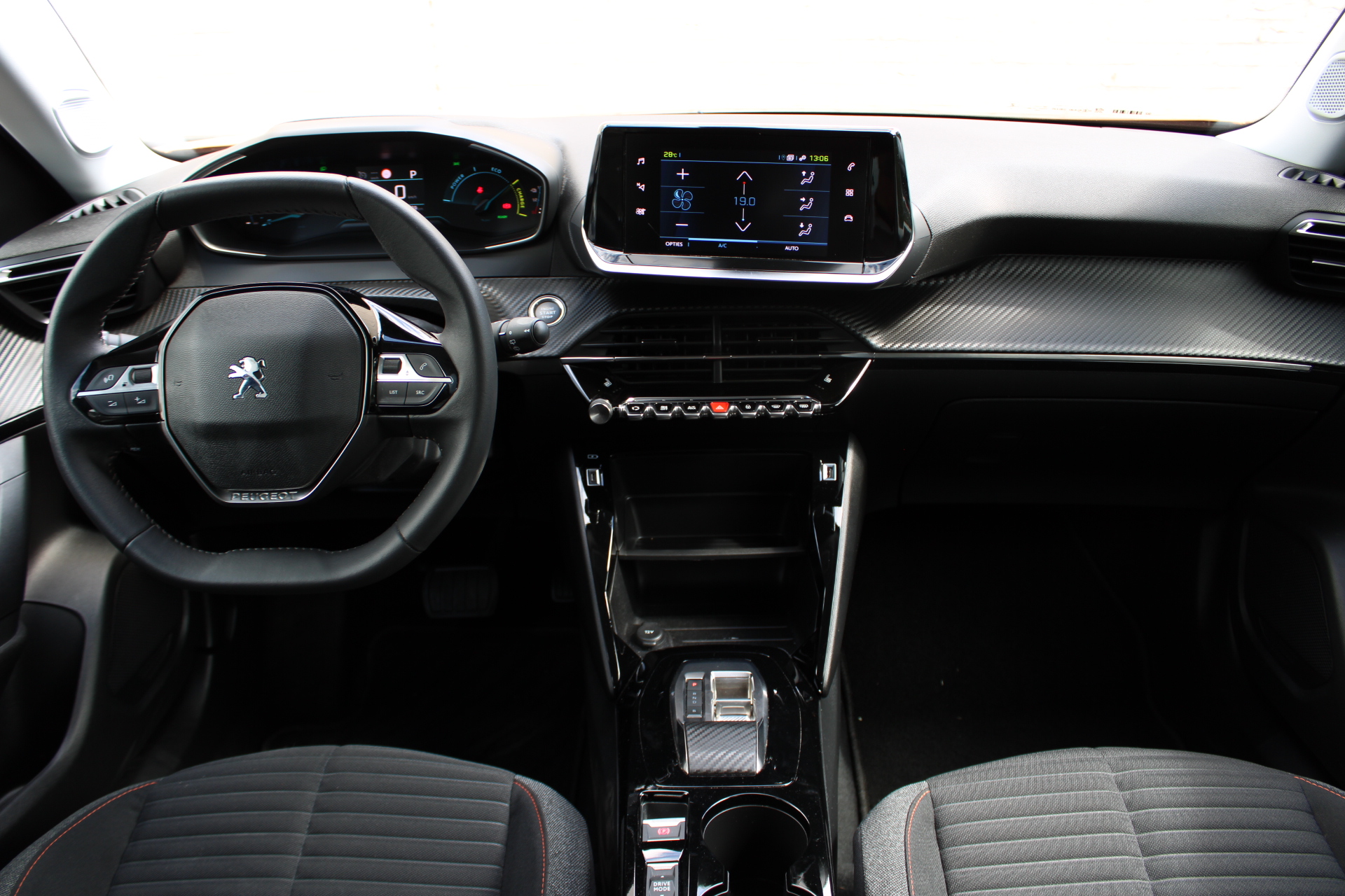 Peugeot e-2008