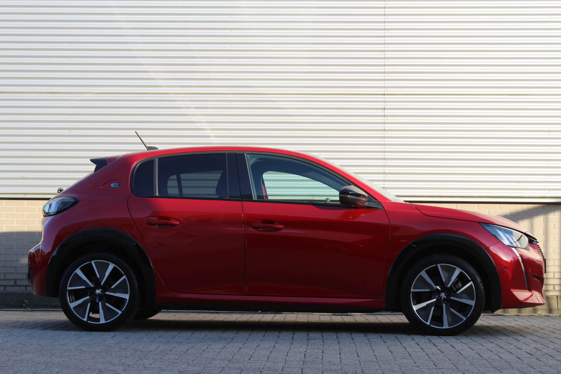 Peugeot e-208