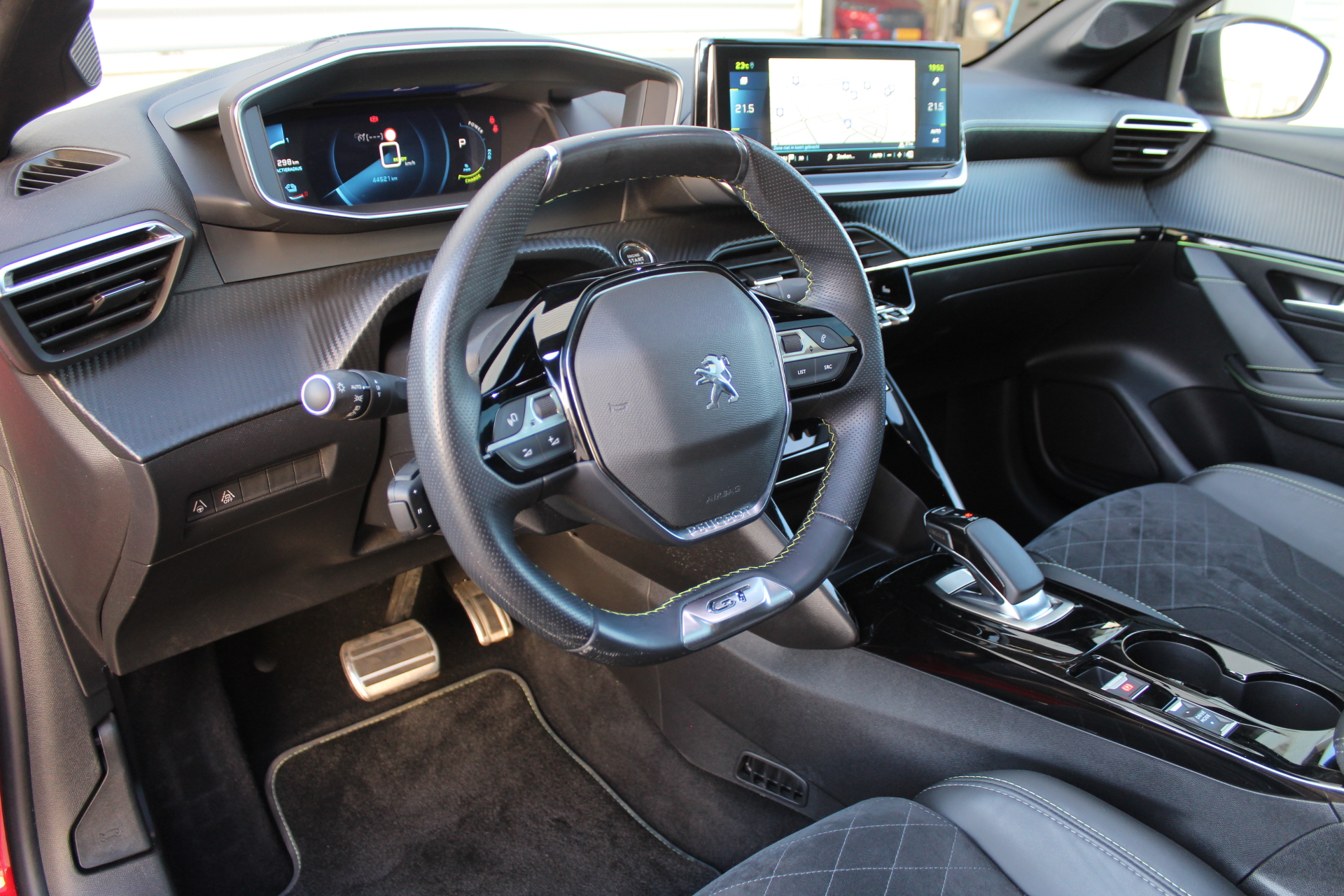 Peugeot e-208