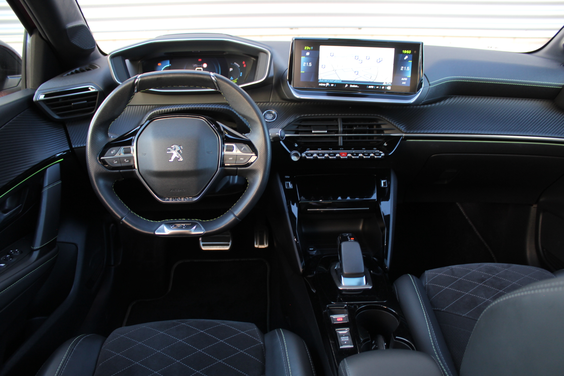 Peugeot e-208