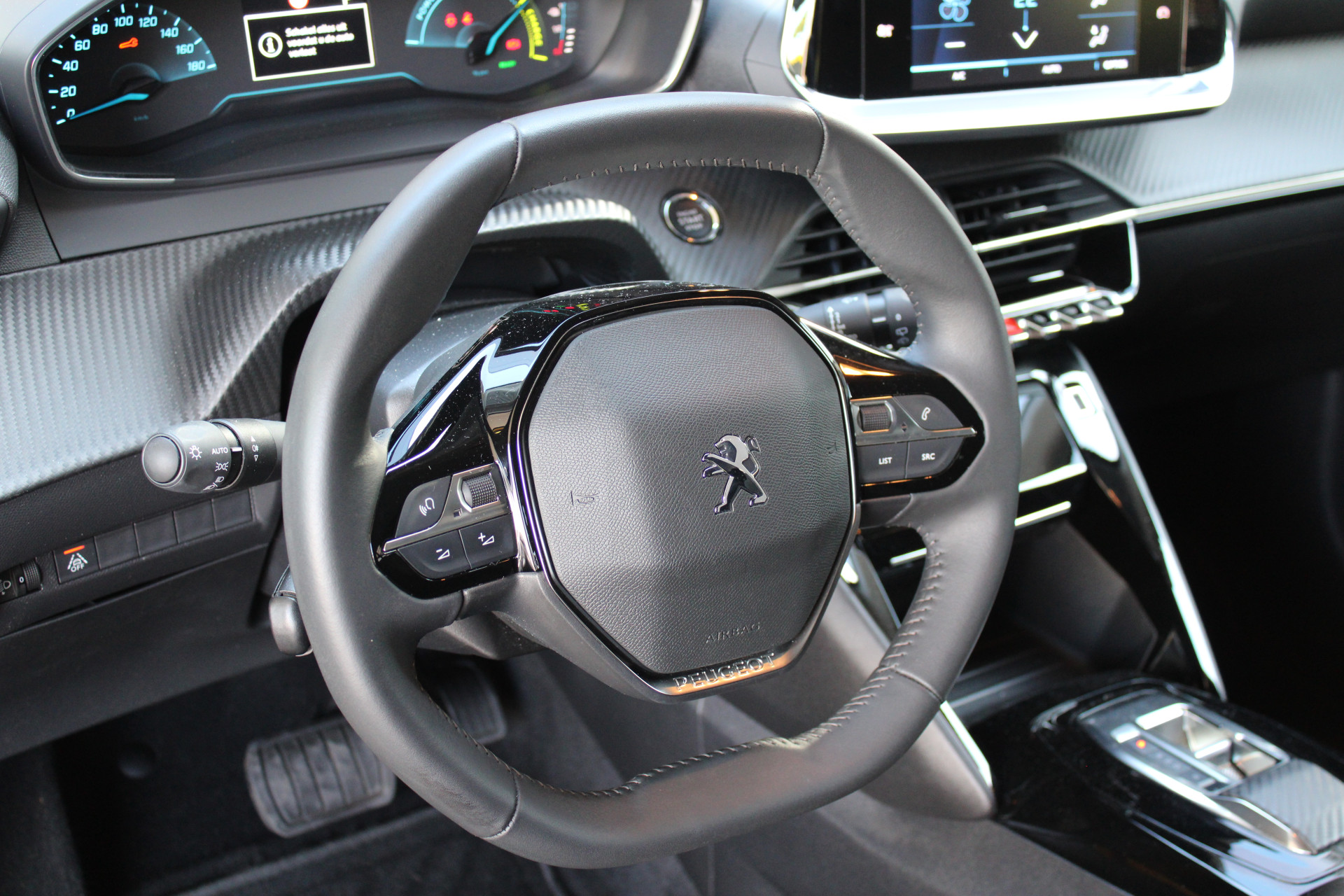 Peugeot e-208
