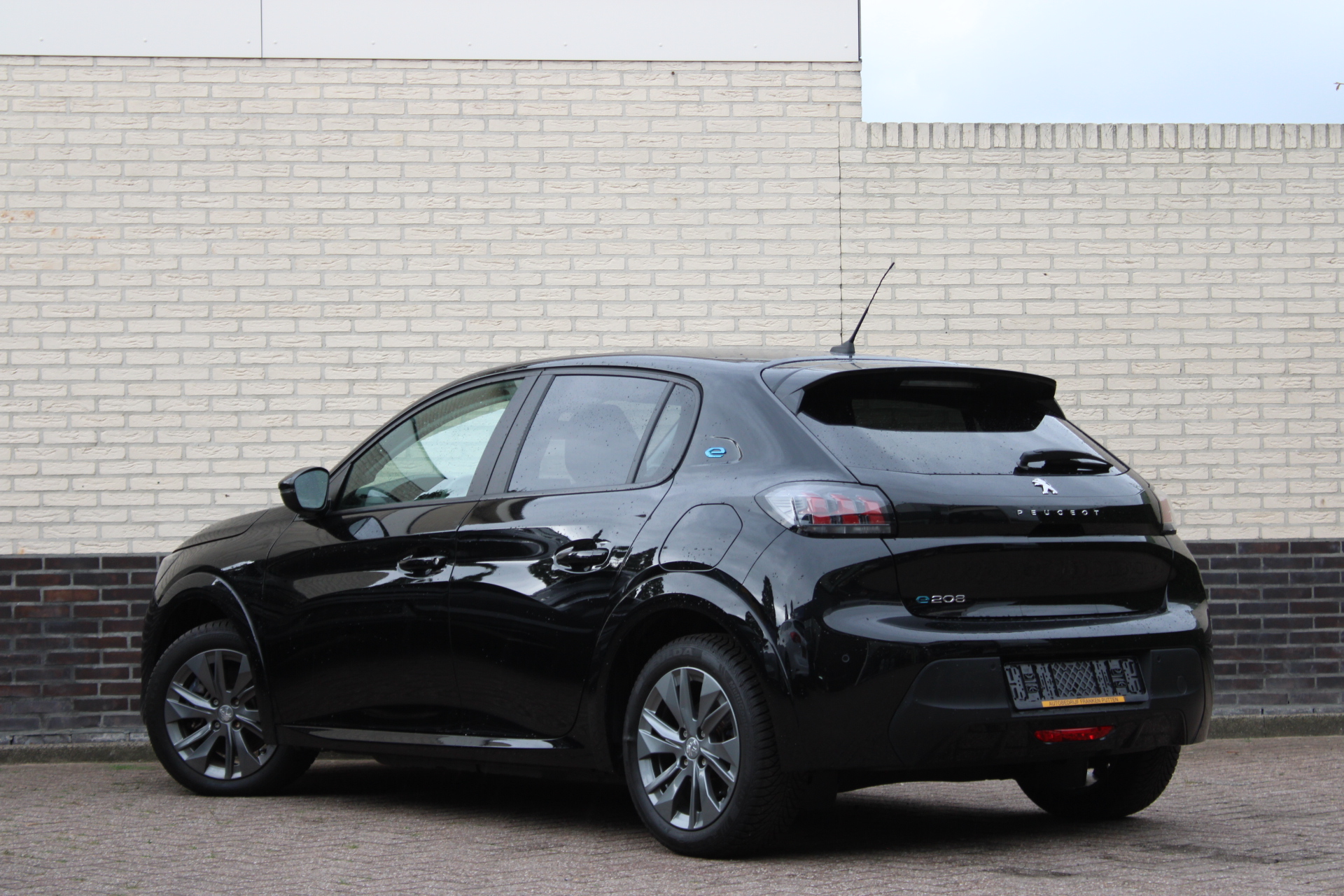 Peugeot e-208