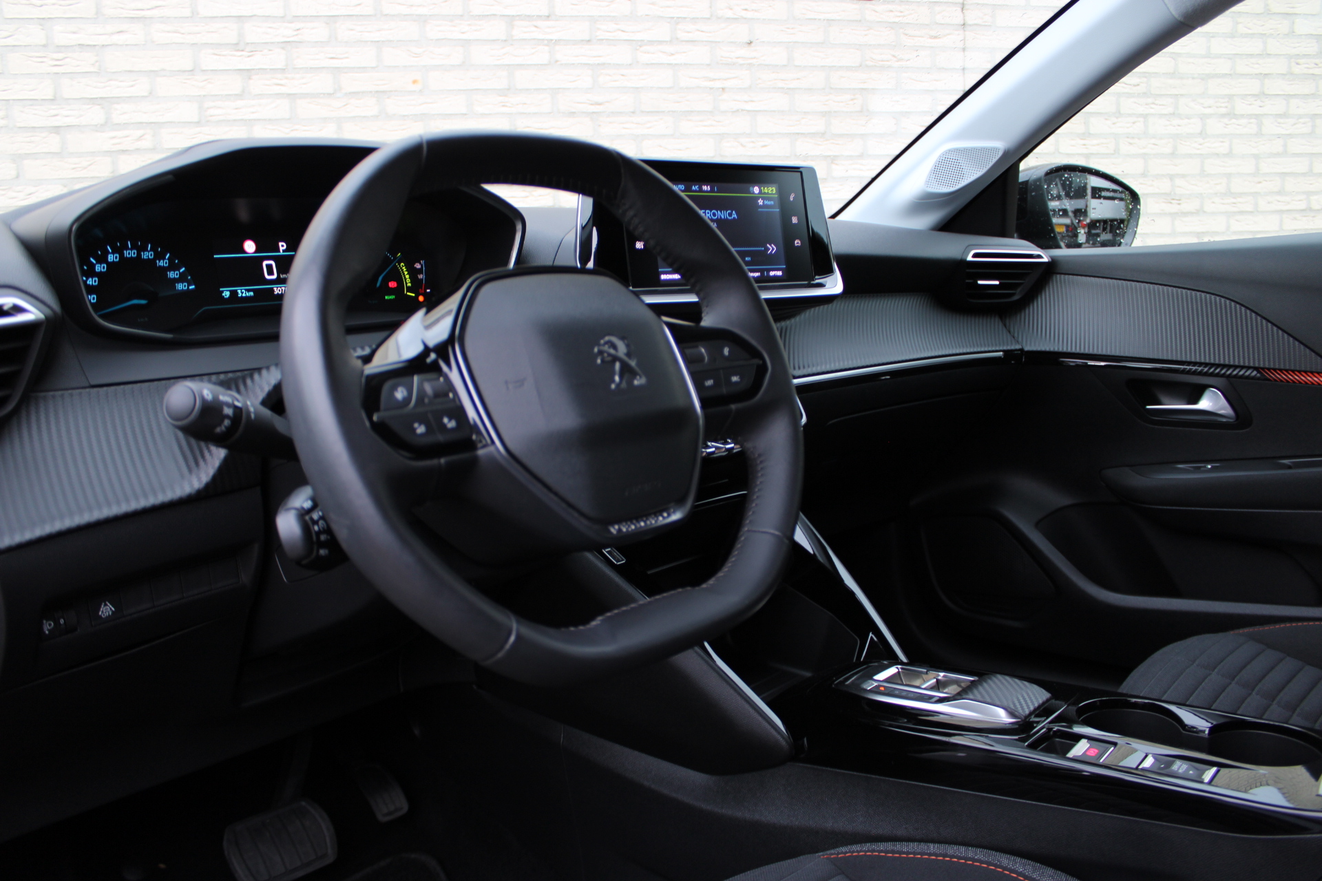 Peugeot e-208