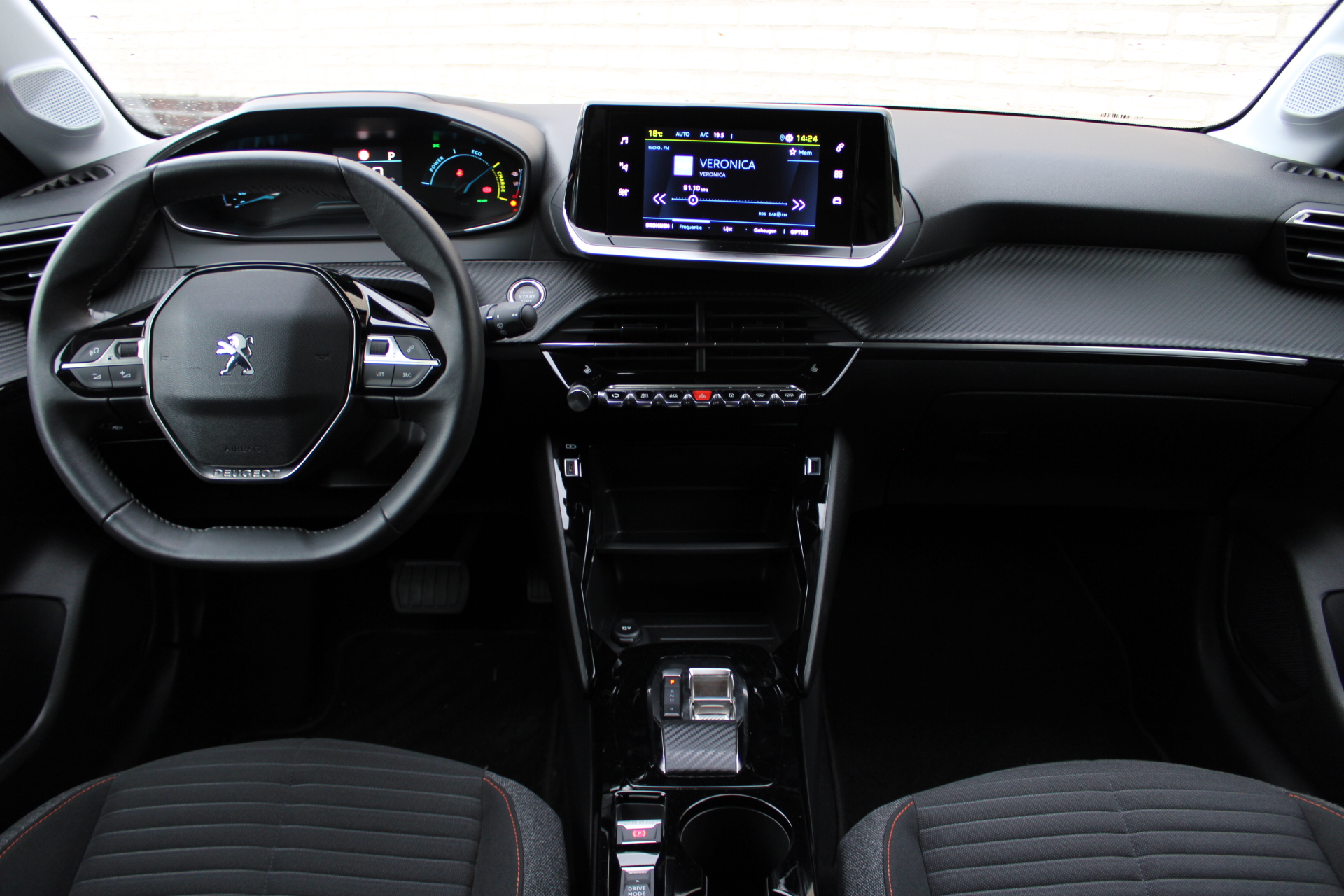 Peugeot e-208