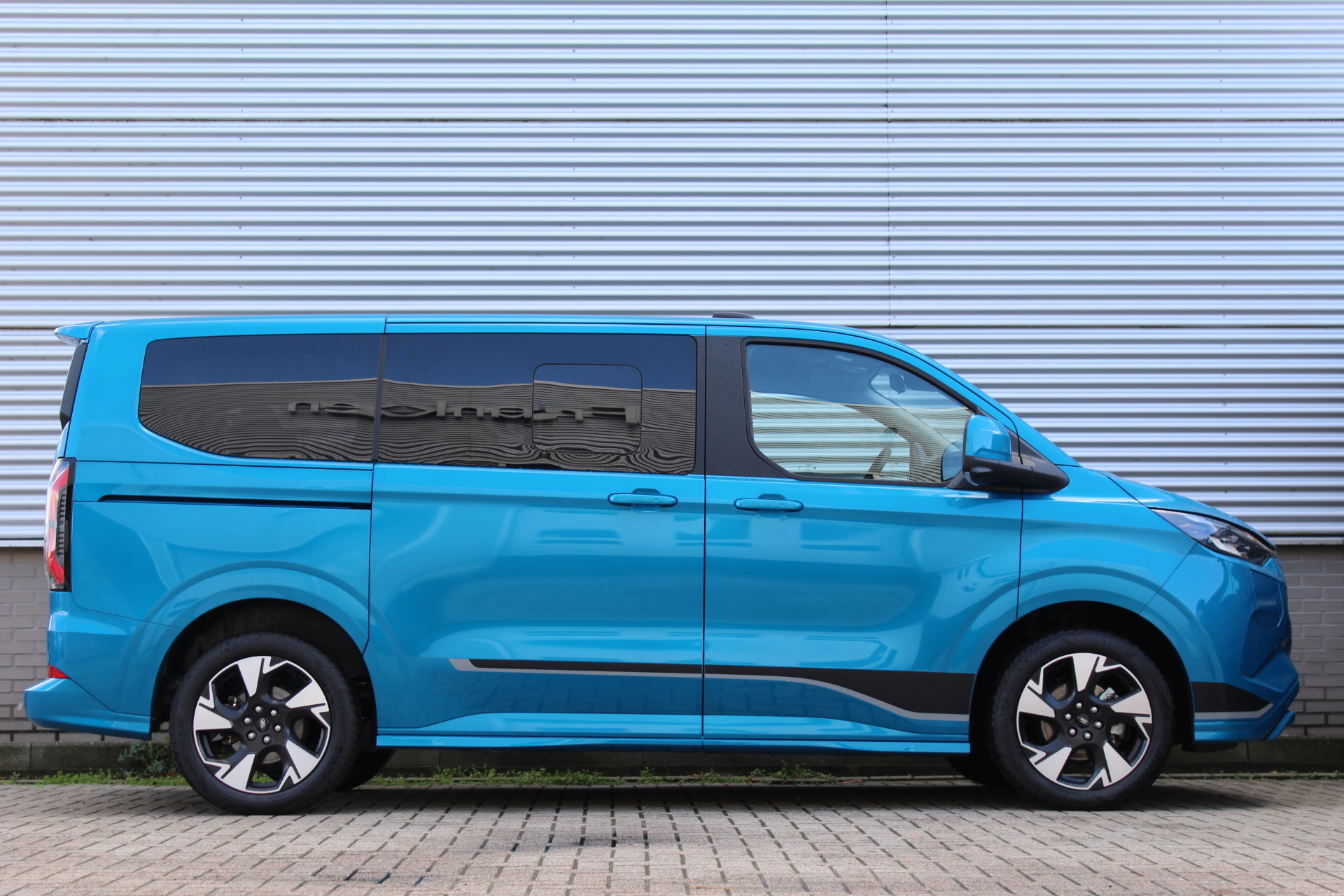Ford e-Transit Custom Tourneo