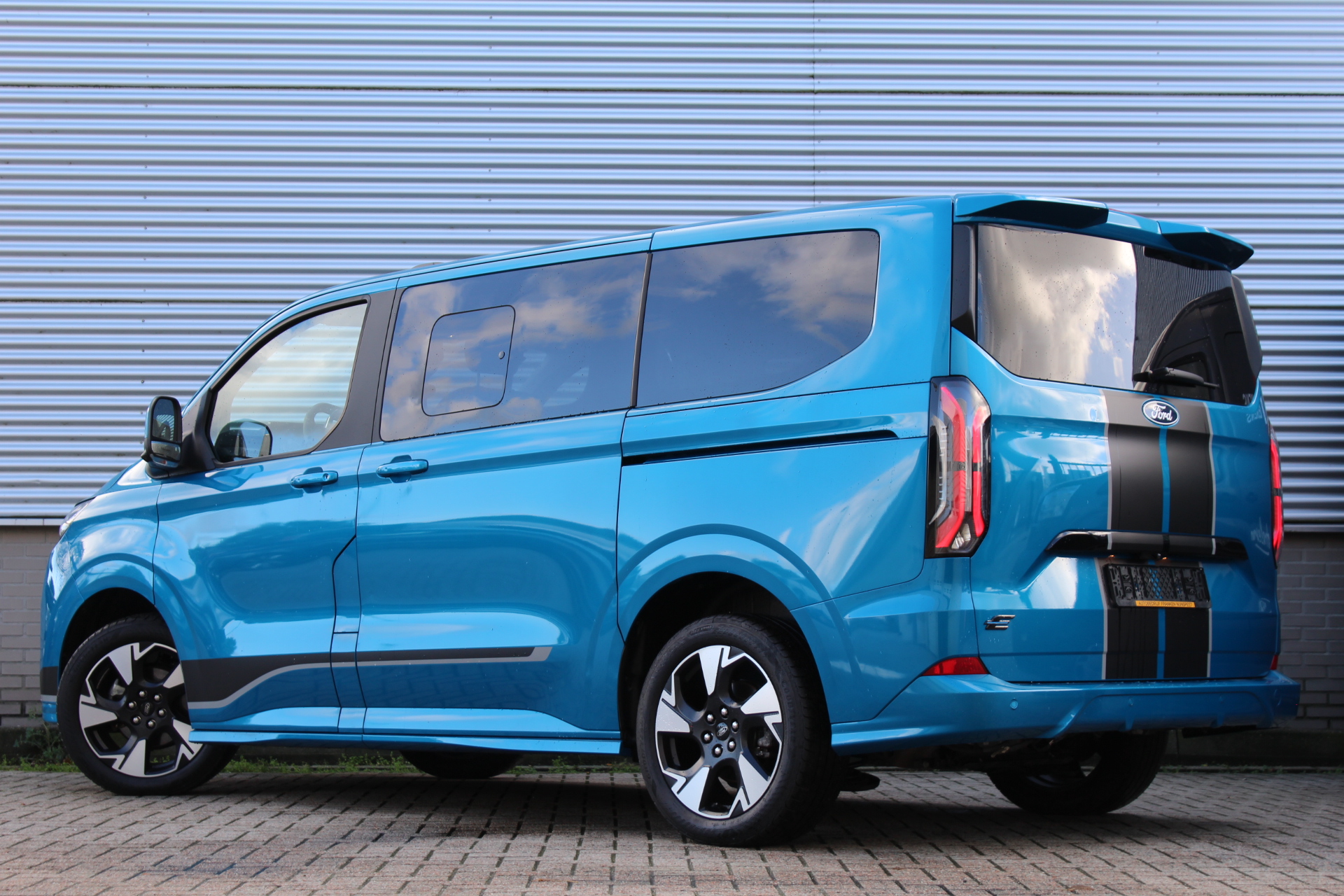 Ford e-Transit Custom Tourneo