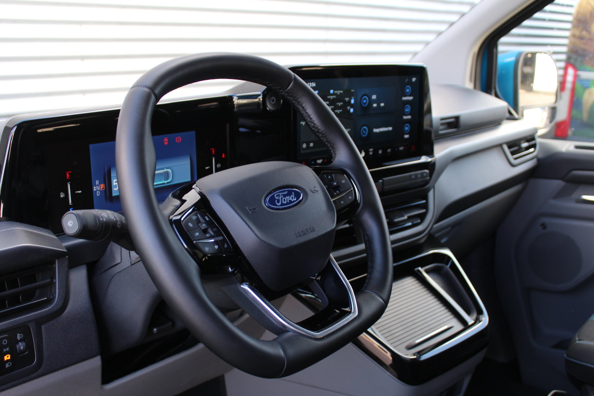 Ford e-Transit Custom Tourneo