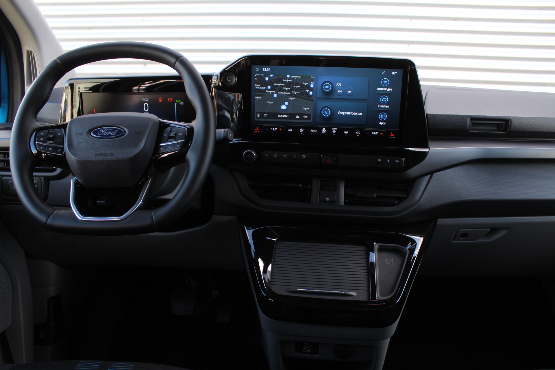 Ford e-Transit Custom Tourneo